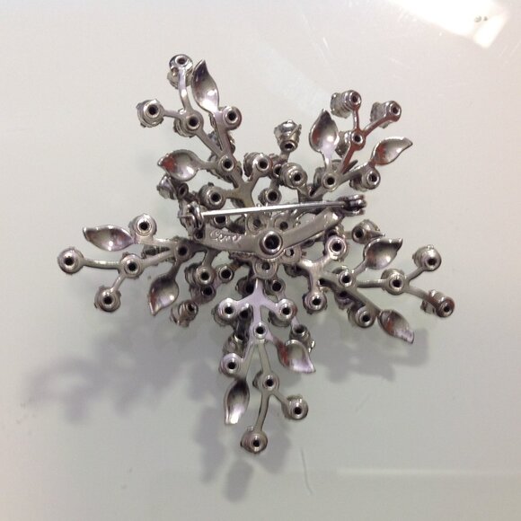 Coro Brooch Clear Stones on Silver Metal Snowflake Sunburst Starburst - Picture 6 of 14